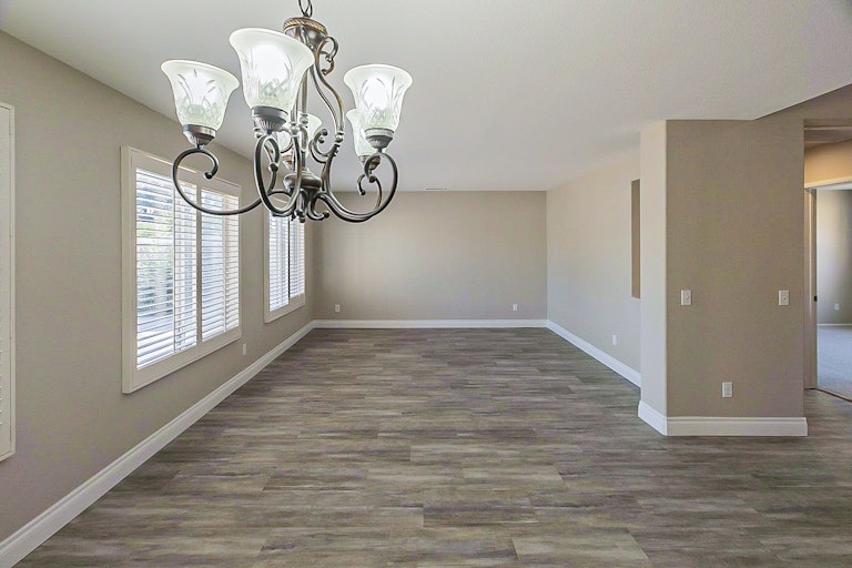 Photo 16 of 33 - 363 Selkirk Dr, Corona, CA 92881