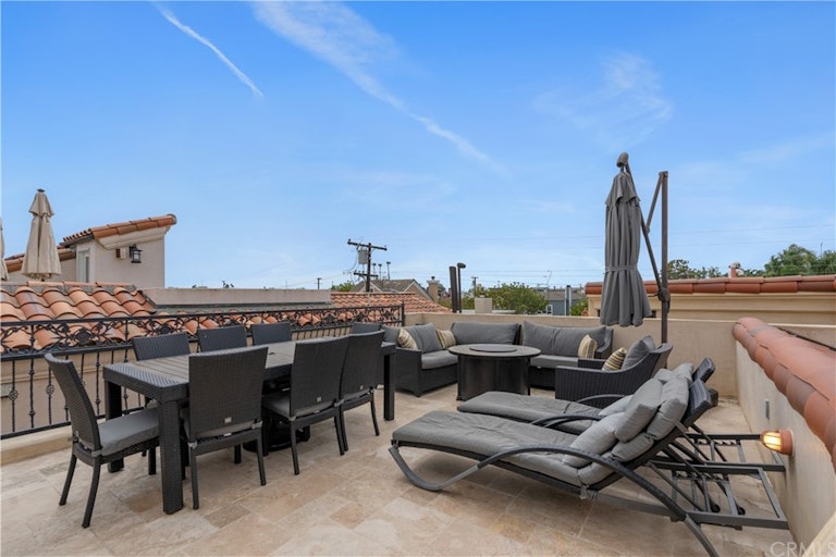 Photo 3 of 28 - 133 Agate Ave, Newport Beach, CA 92662
