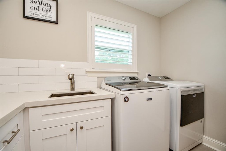 Photo 43 of 49 - 5402 Rutherglenn Dr, Houston, TX 77096