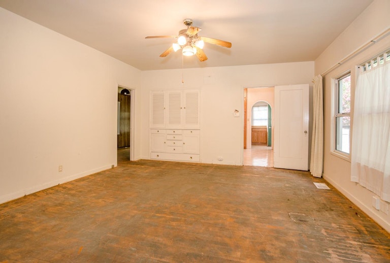 Photo 11 of 56 - 134 1st St, Woodland, CA 95695