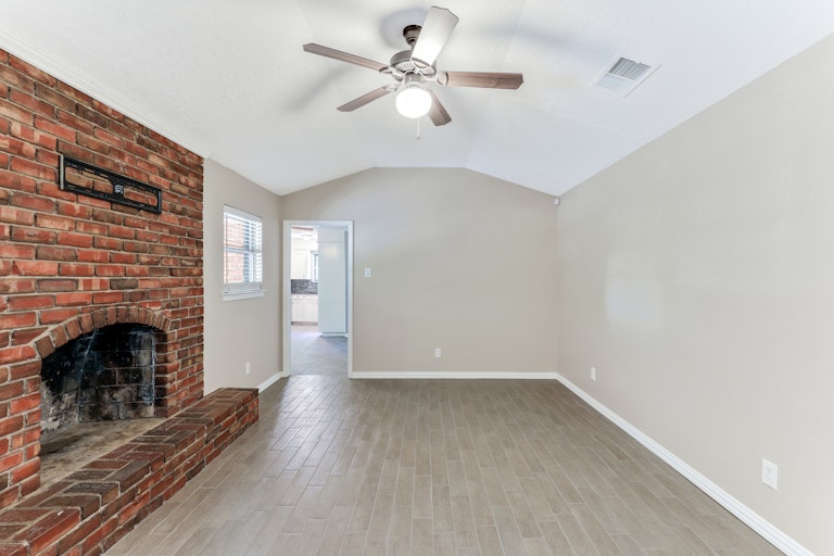 Photo 3 of 25 - 7008 Shauna Dr, North Richland Hills, TX 76180
