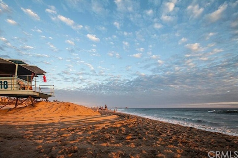 Photo 16 of 39 - 1822 Lake St, Huntington Beach, CA 92648