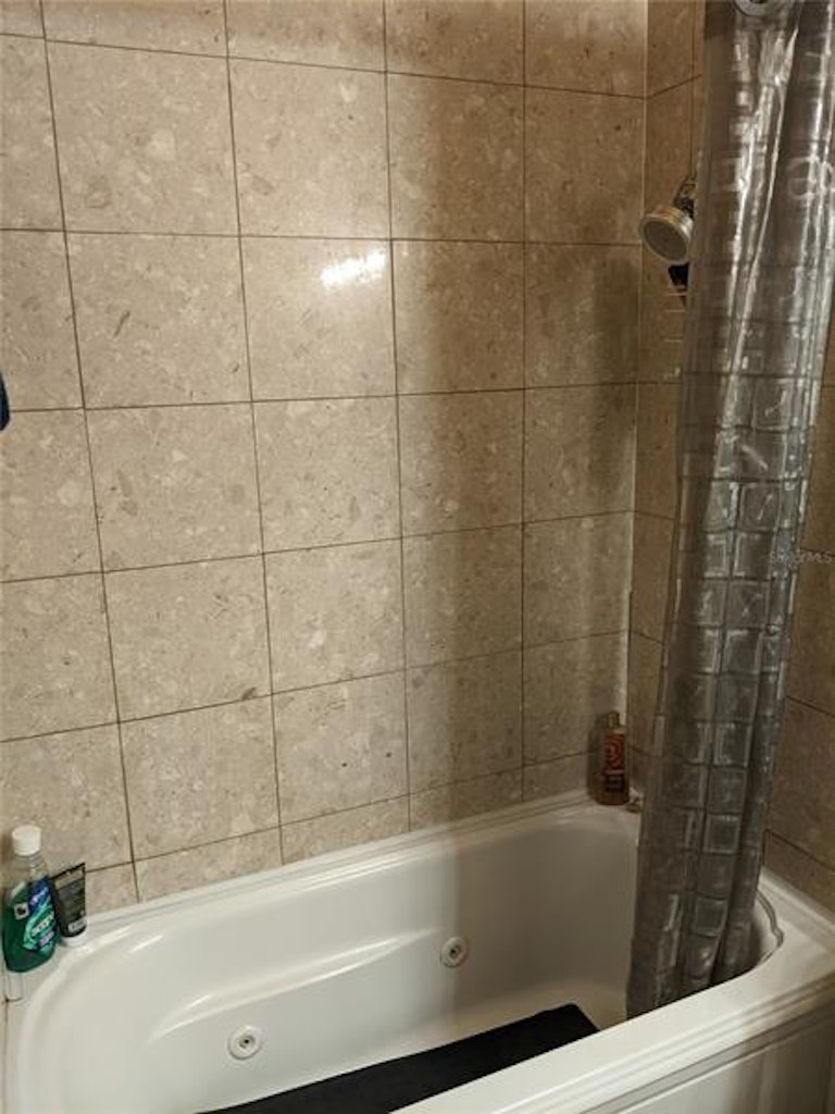 Photo 5 of 12 - 5632 Grand Canyon Dr, Orlando, FL 32810