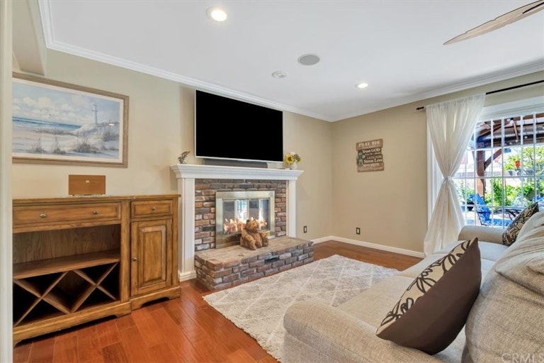 Photo 10 of 28 - 8301 Friesland Dr, Huntington Beach, CA 92647