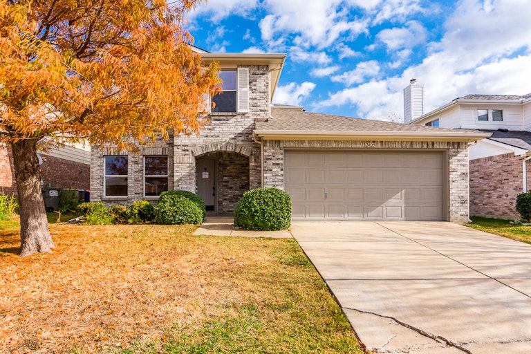 Photo 1 of 31 - 2405 Graystone Dr, Little Elm, TX 75068