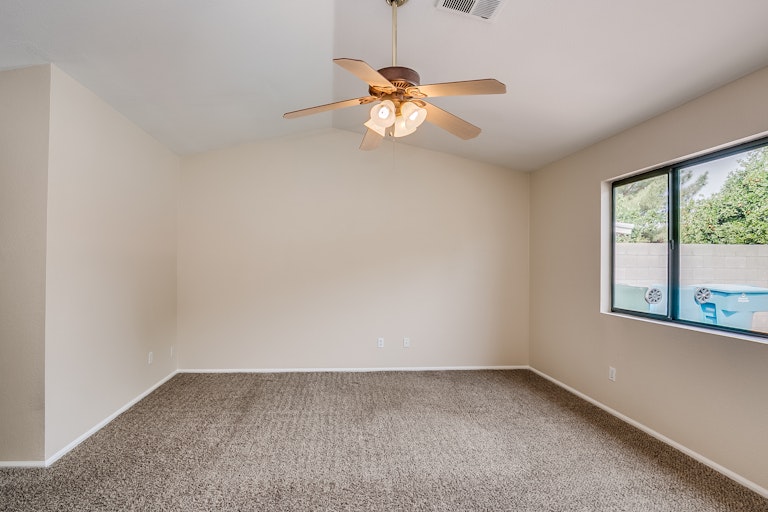 Photo 15 of 34 - 3014 W Daley Ln, Phoenix, AZ 85027