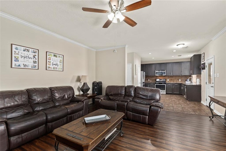 Photo 13 of 32 - 5938 Sugar Field Ln, Katy, TX 77449