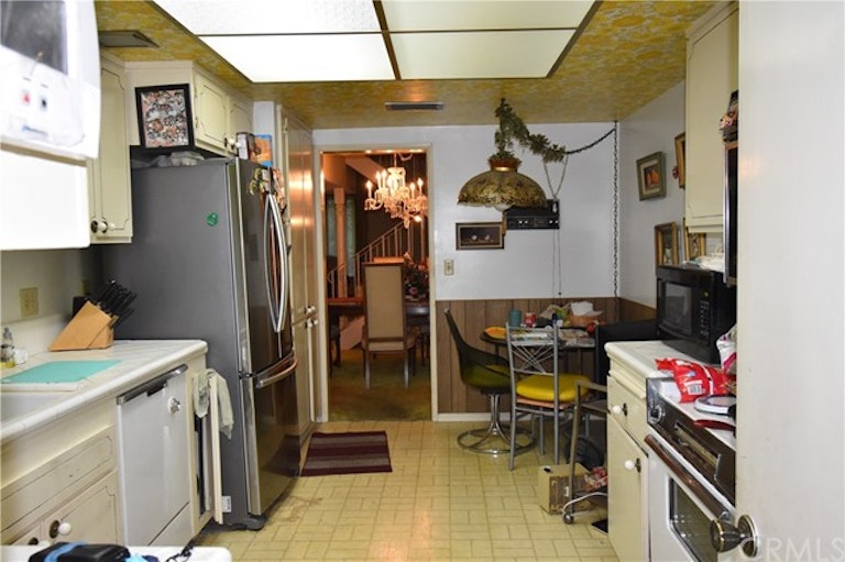 Photo 8 of 27 - 4619 Brentwood Ln, San Bernardino, CA 92407