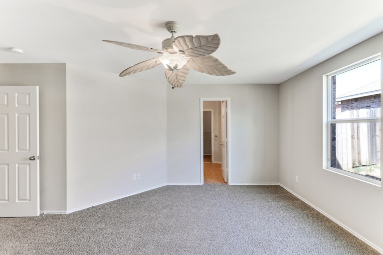 Photo 9 of 27 - 8414 River Bluffs Dr, Arlington, TX 76002