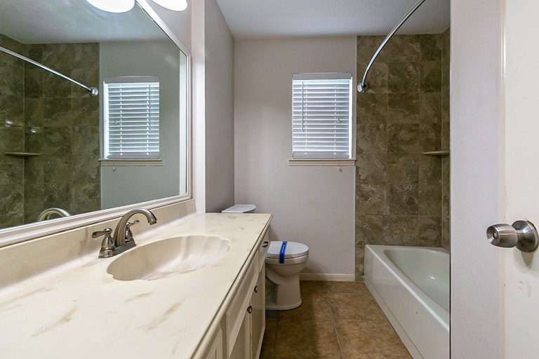 Photo 20 of 21 - 1801 Crooked Creek Ln, Pearland, TX 77581