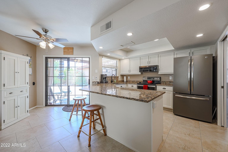 Photo 2 of 38 - 5207 E Half Moon Dr, Phoenix, AZ 85044