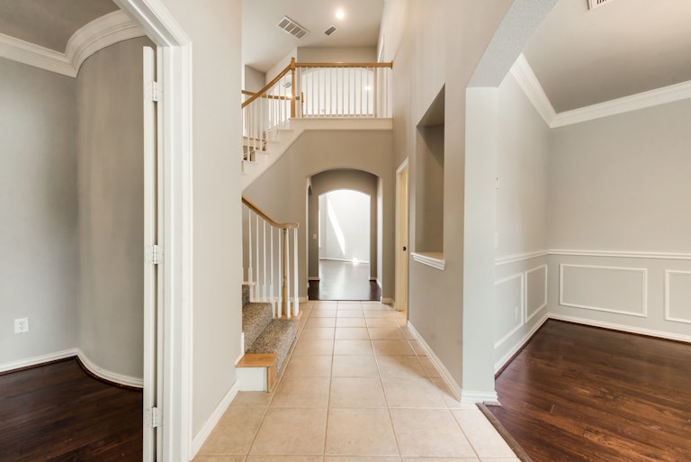 Photo 13 of 32 - 530 Lauren Ct, Keller, TX 76248
