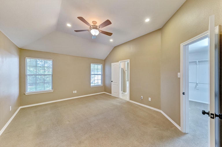 Photo 15 of 28 - 2225 Park Hurst Dr, Arlington, TX 76001