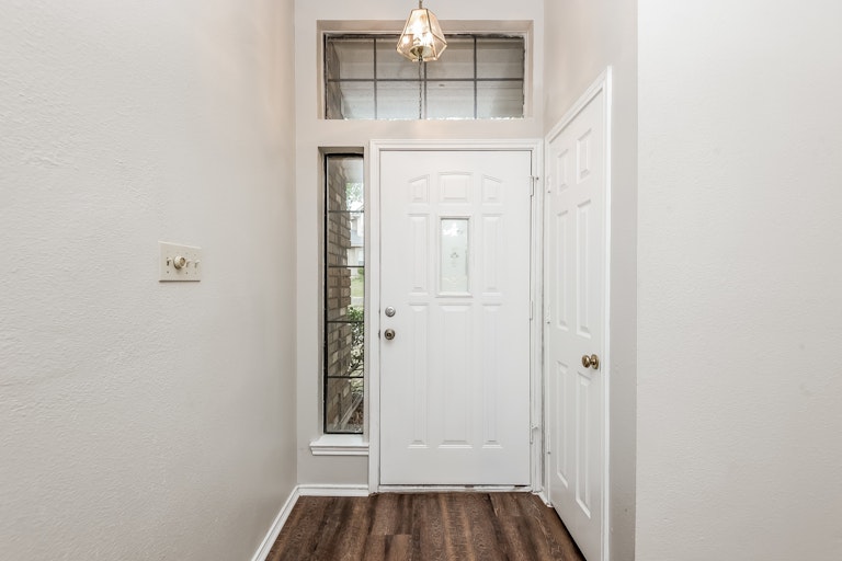 Photo 5 of 25 - 2253 Meadowstone Dr, Carrollton, TX 75006