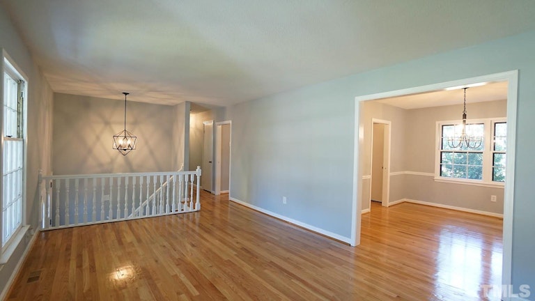 Photo 8 of 37 - 1308 Manovill Pl, Raleigh, NC 27609