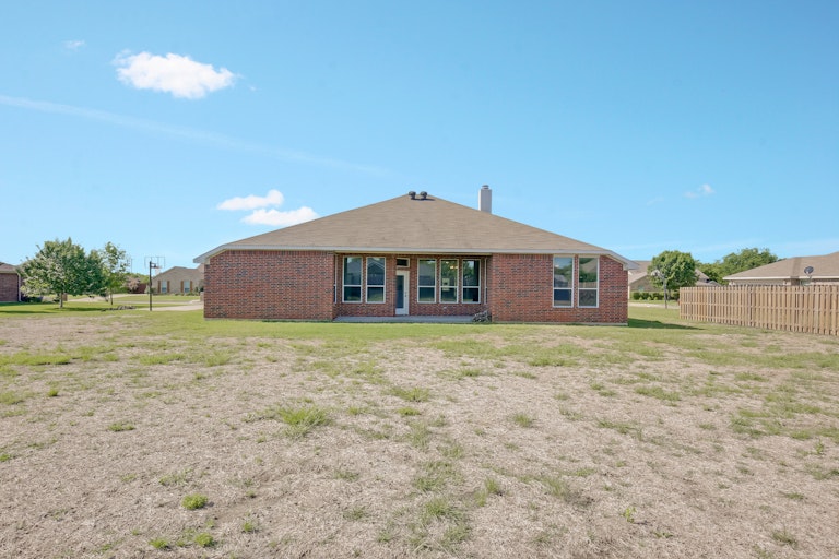 Photo 5 of 26 - 225 Brandi Ridge Dr, Midlothian, TX 76065