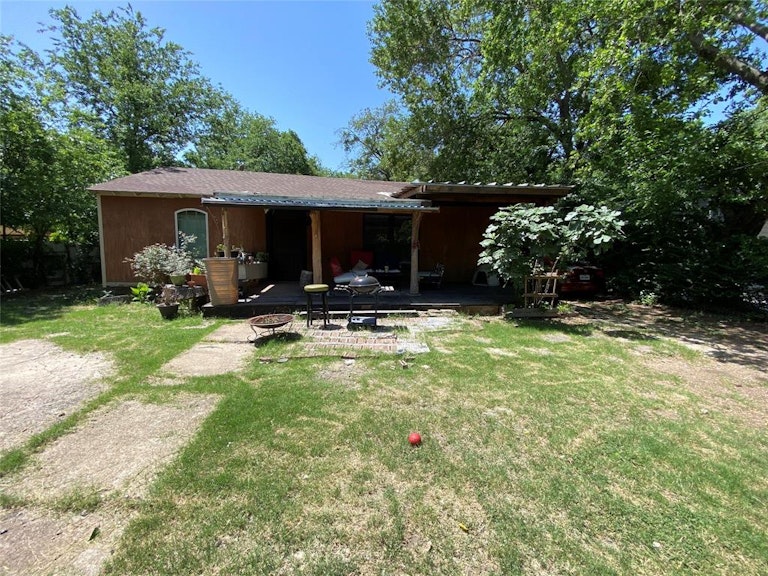 Photo 14 of 19 - 548 Elston Dr, Dallas, TX 75232