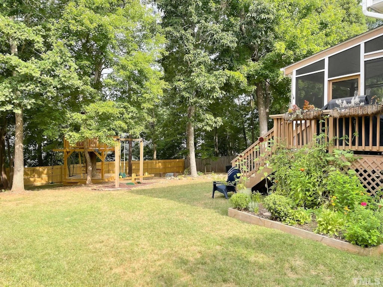 Photo 18 of 21 - 2408 Summit Dr, Hillsborough, NC 27278