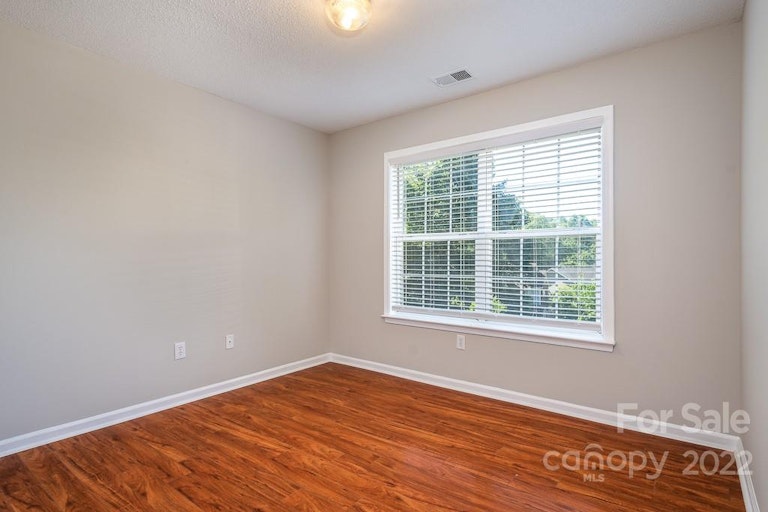 Photo 27 of 37 - 14200 Queens Carriage Pl, Charlotte, NC 28278