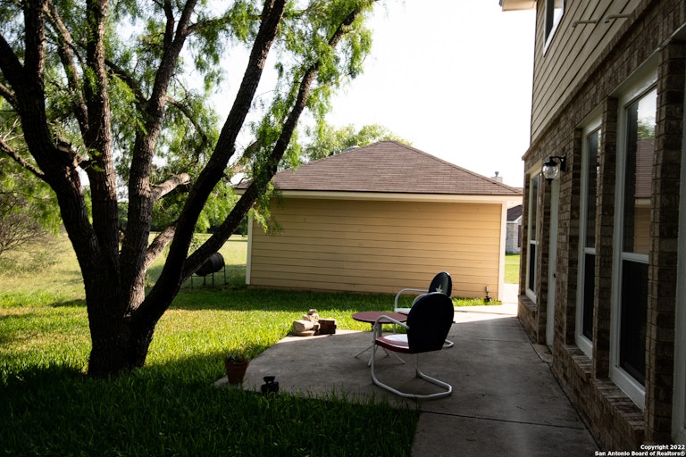 Photo 7 of 25 - 9332 Remuda Path, San Antonio, TX 78254