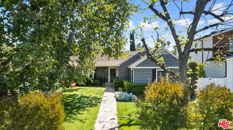 Photo 44 of 50 - 4954 Mammoth Ave, Sherman Oaks, CA 91423