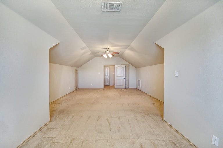 Photo 23 of 26 - 10048 Grey Crow Dr, Fort Worth, TX 76177