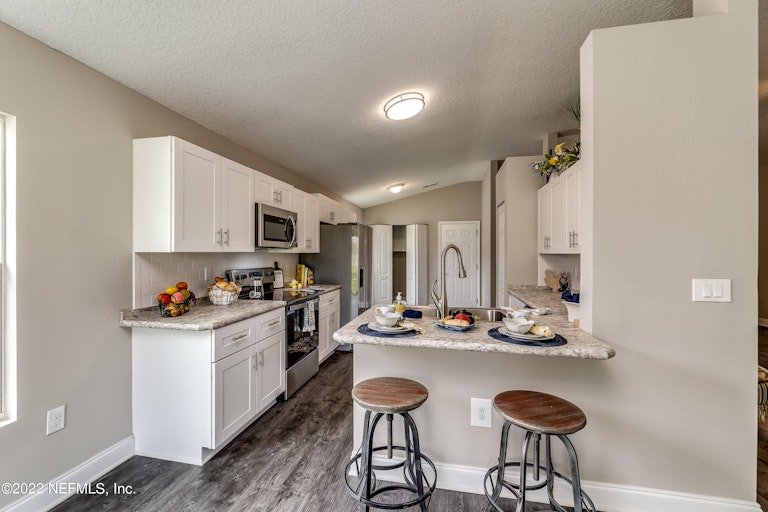 Photo 11 of 44 - 3875 Falcon Crest Dr, Green Cove Springs, FL 32043