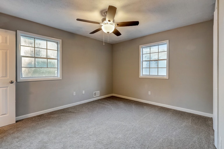 Photo 22 of 28 - 1518 Tanglewood Way NW, Conyers, GA 30012