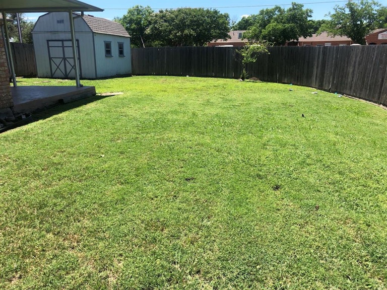 Photo 23 of 30 - 7513 Silverthorn Dr, Rowlett, TX 75089