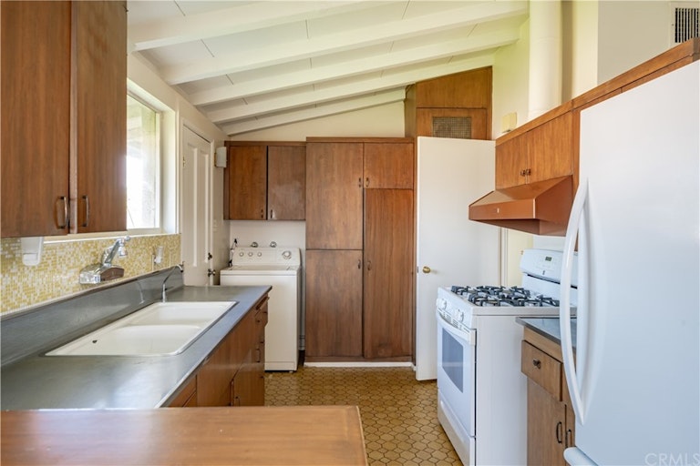Photo 10 of 37 - 1019 N Hermosa Dr, Anaheim, CA 92801