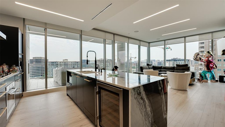 Photo 6 of 34 - 2900 McKinnon St #1205, Dallas, TX 75201