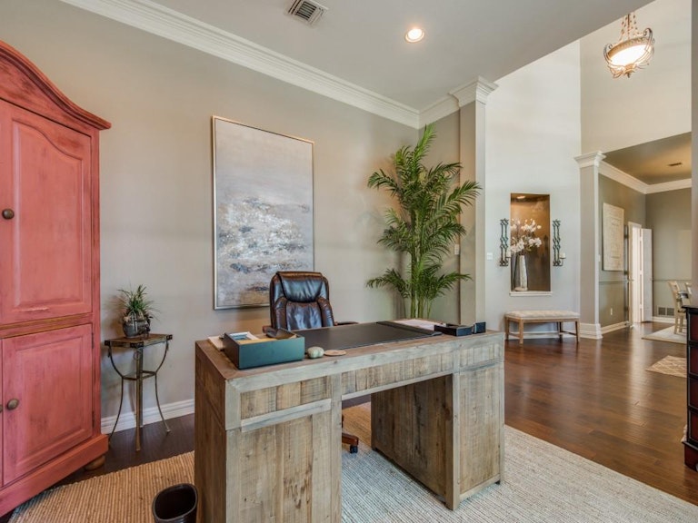 Photo 6 of 36 - 6205 Wittmore Pl, Plano, TX 75093