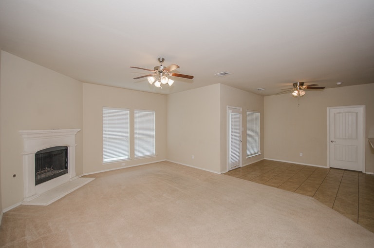 Photo 7 of 44 - 9713 Mulligan Dr, McKinney, TX 75072