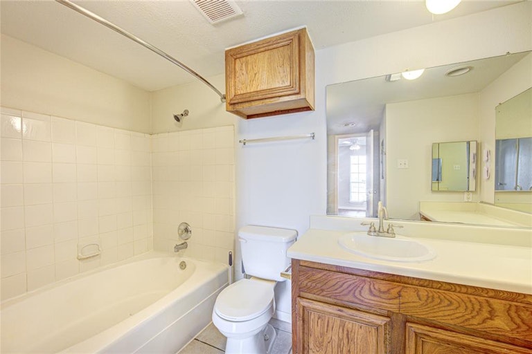 Photo 19 of 37 - 12200 Overbrook Ln #31A, Houston, TX 77077