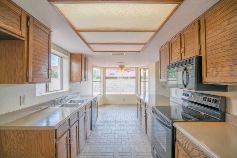 Photo 3 of 26 - 7425 W Columbine Dr, Peoria, AZ 85381