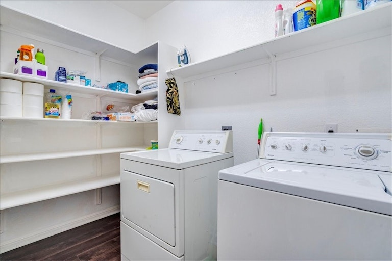 Photo 23 of 32 - 4703 Valcour Bay Ln, Austin, TX 78754