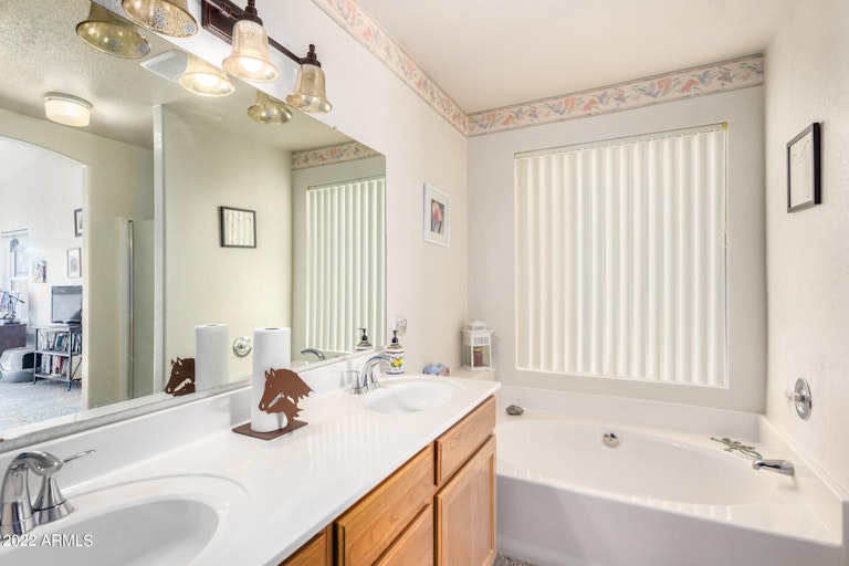 Photo 14 of 25 - 10865 W Ventana Dr E, Sun City, AZ 85373