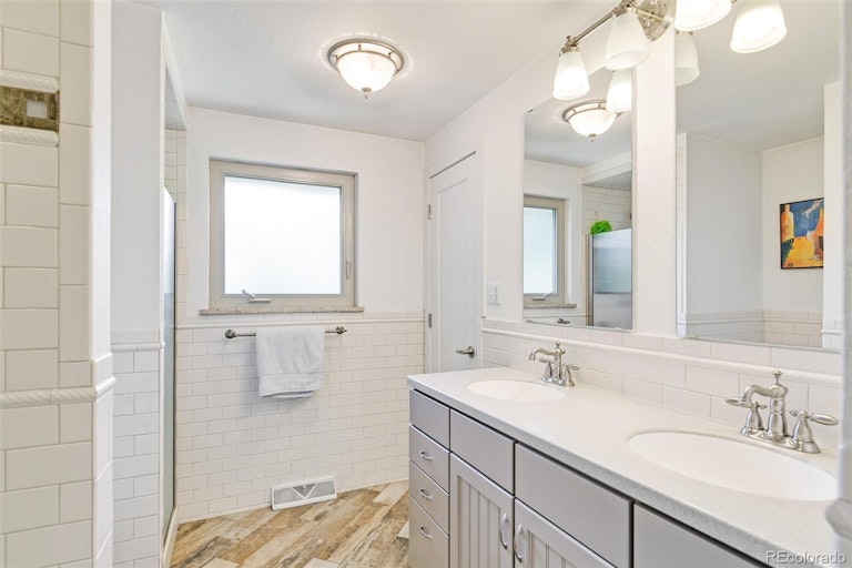 Photo 31 of 35 - 2689 Quail St, Lakewood, CO 80215