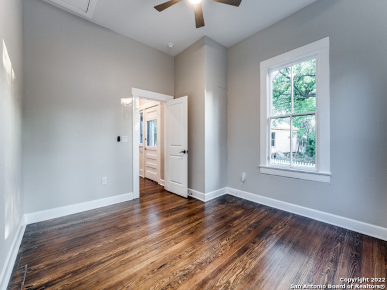 Photo 21 of 32 - 1139 S Saint Marys St, San Antonio, TX 78210