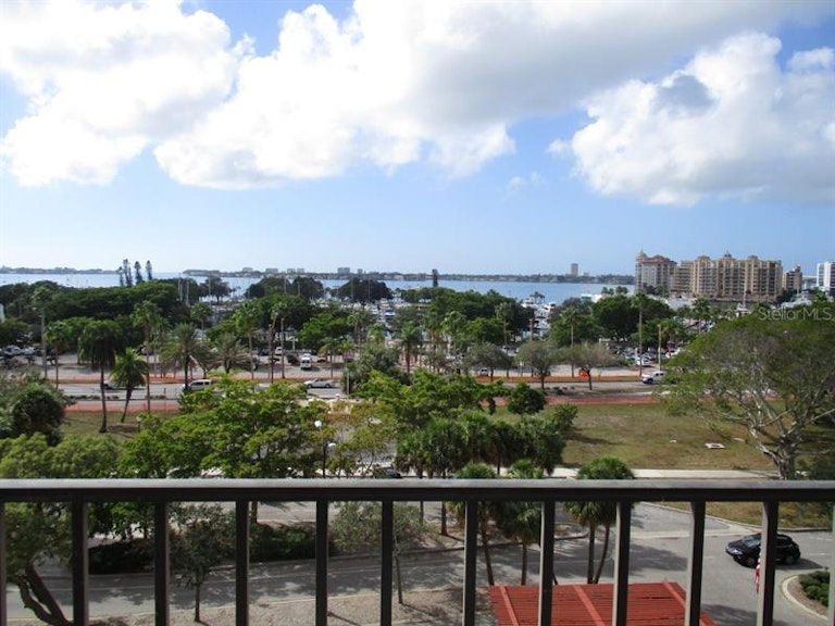 Photo 13 of 14 - 101 S Gulfstream Ave #7H, Sarasota, FL 34236
