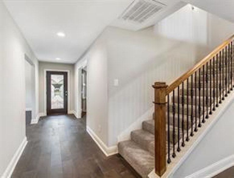 Photo 3 of 49 - 5402 Rutherglenn Dr, Houston, TX 77096