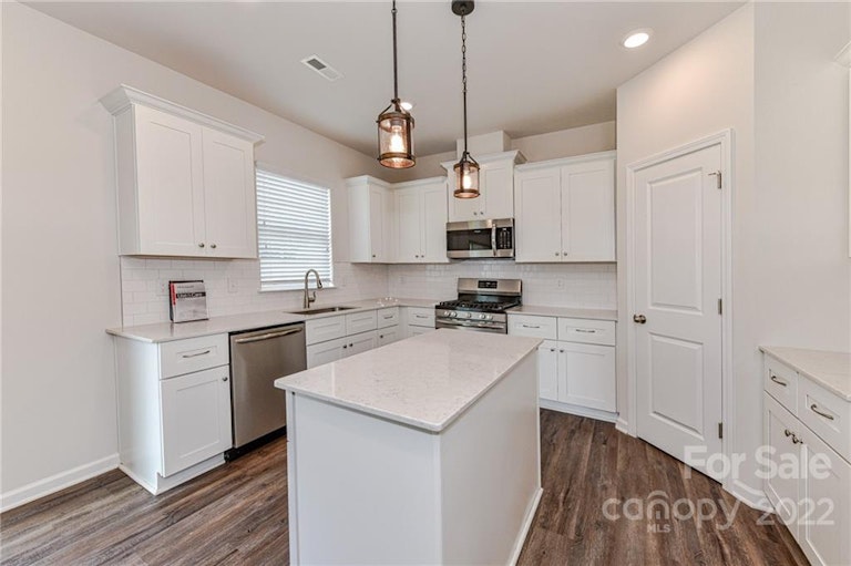 Photo 13 of 34 - 3409 Laurel Oak Ln, Gastonia, NC 28056
