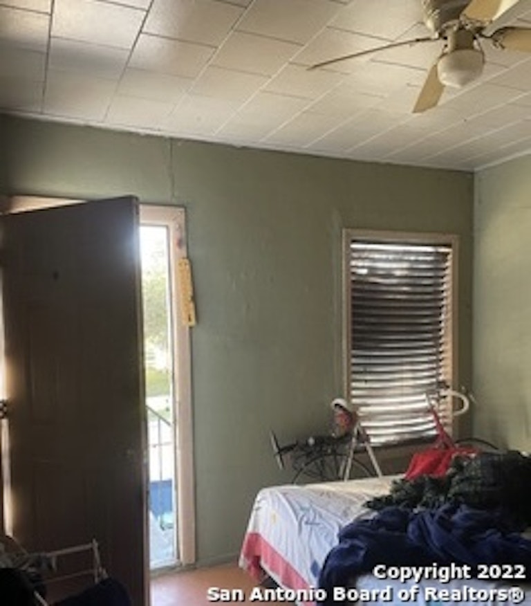 Photo 8 of 17 - 127 Benita St, San Antonio, TX 78210