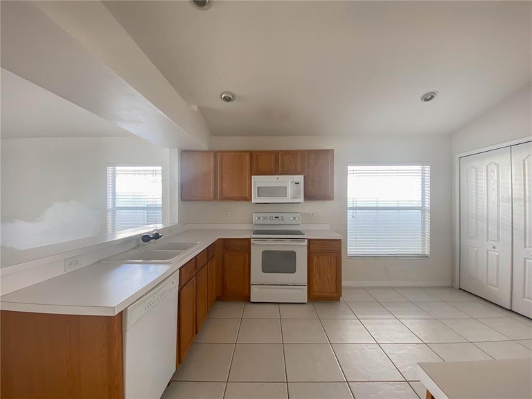 Photo 6 of 26 - 31339 Heatherstone Dr, Wesley Chapel, FL 33543