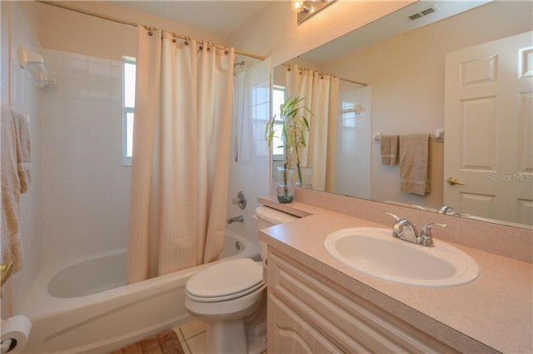 Photo 21 of 25 - 5858 Breakwater Dr, Winter Haven, FL 33884