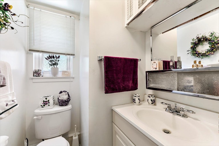 Photo 13 of 31 - 3359 Becerra Way, Sacramento, CA 95821