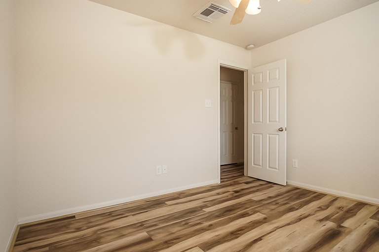 Photo 17 of 25 - 21123 Spur Ridge Ct, Richmond, TX 77406