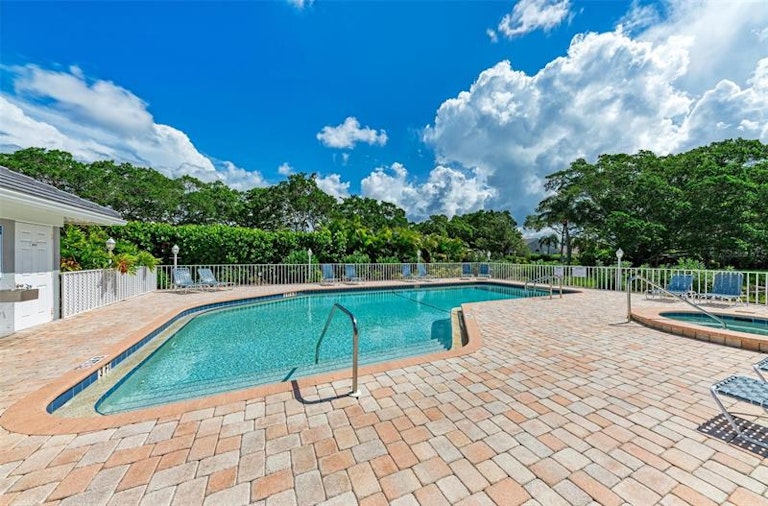 Photo 37 of 56 - 1247 Edgewater Cir #1247, Bradenton, FL 34209