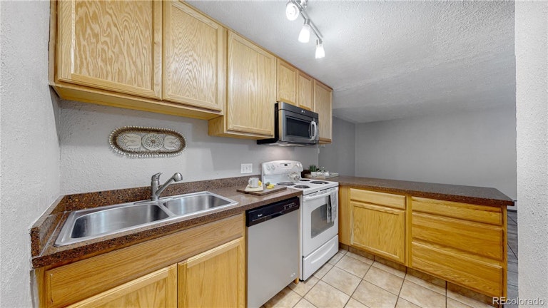 Photo 10 of 31 - 10145 W 25th Ave #61, Lakewood, CO 80215