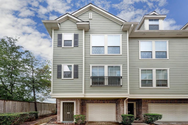 Photo 1 of 20 - 3001 Murworth Dr #501, Houston, TX 77025
